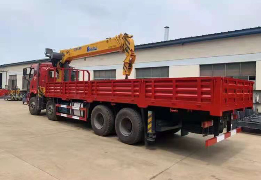 解放J6L前四后八隨車(chē)吊